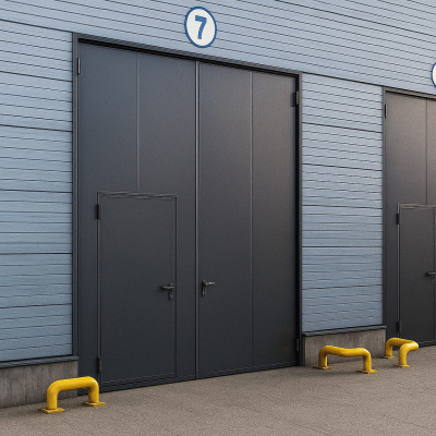 Распашные ворота в здание из металла