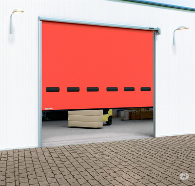 Процесс самовосстановления полотна скоростных ворот после случайного удара погрузчиком.