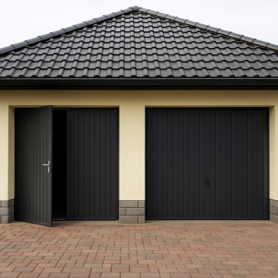 Распашные гаражные ворота из металла и металлопрофиля